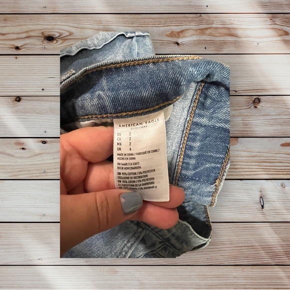 American Eagle Outfitters Mom Short Denim Shorts Light Wash High Waisted Size 2 - Picture 3 of 7